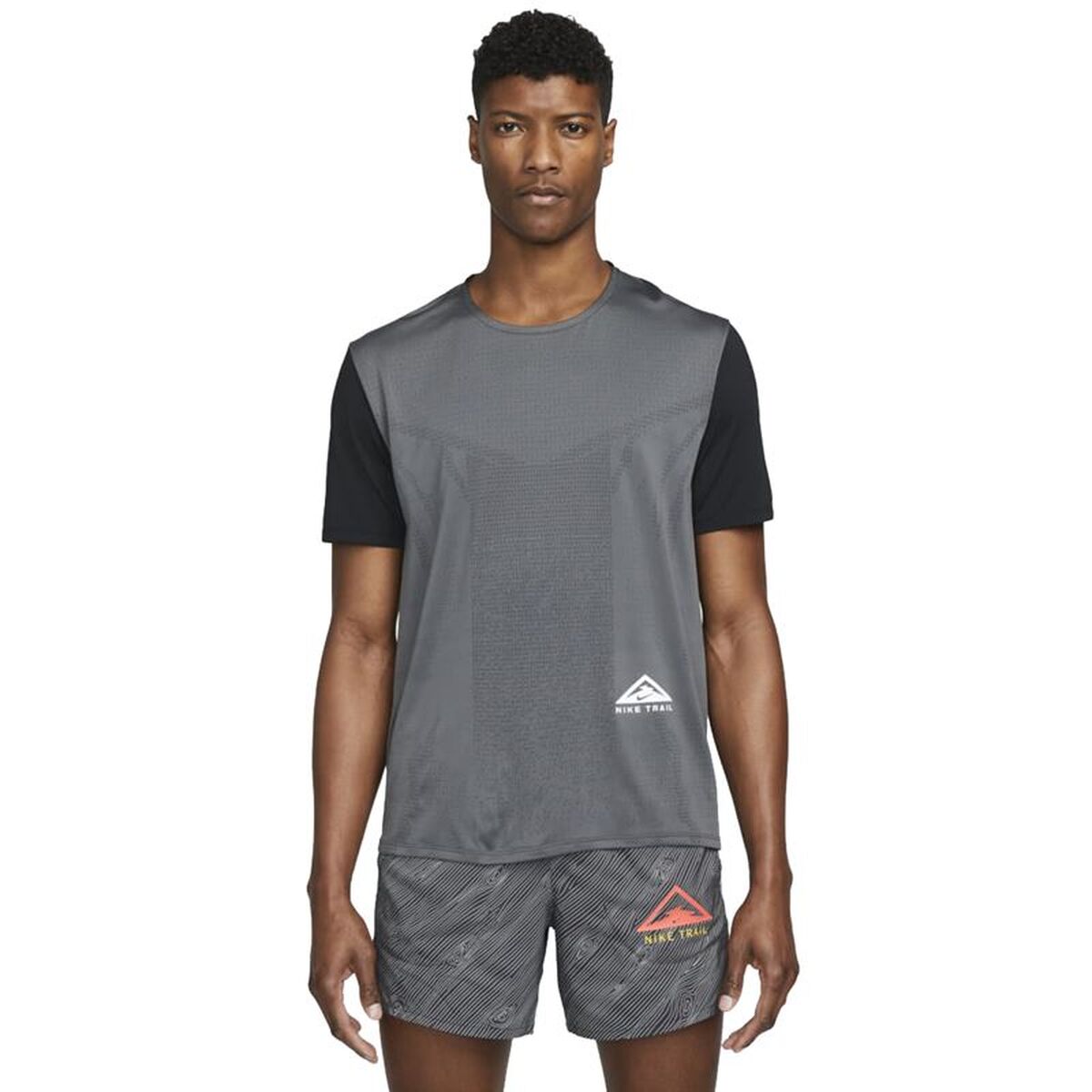 Heren-T-Shirt met Korte Mouwen Nike Dri-FIT Rise 365 Donker grijs