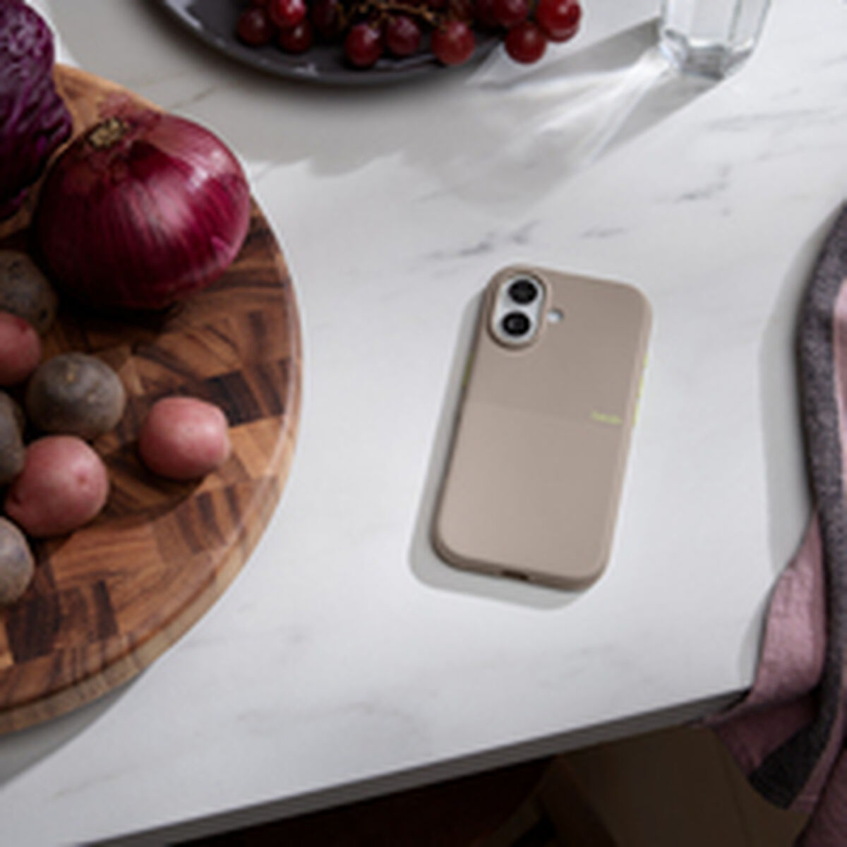 Mobile cover Beats iPhone 17 Grey Apple