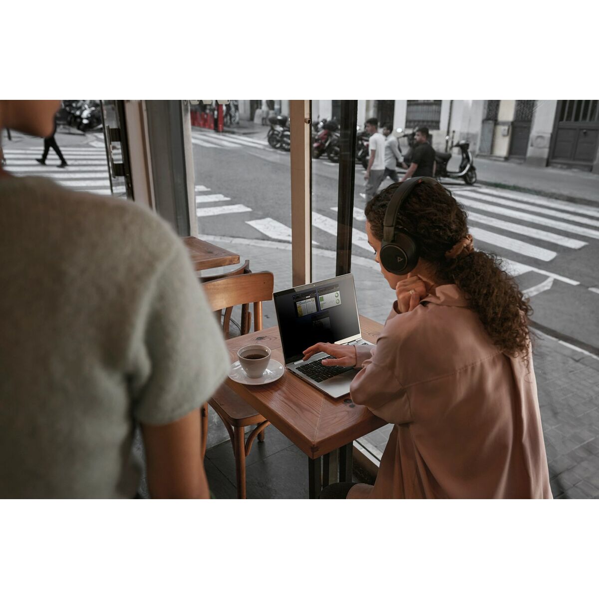 Afbeeldingen van Laptop HP 9G0D2ET 13,3" Intel Core Ultra 5 125U 16 GB RAM 512 GB SSD