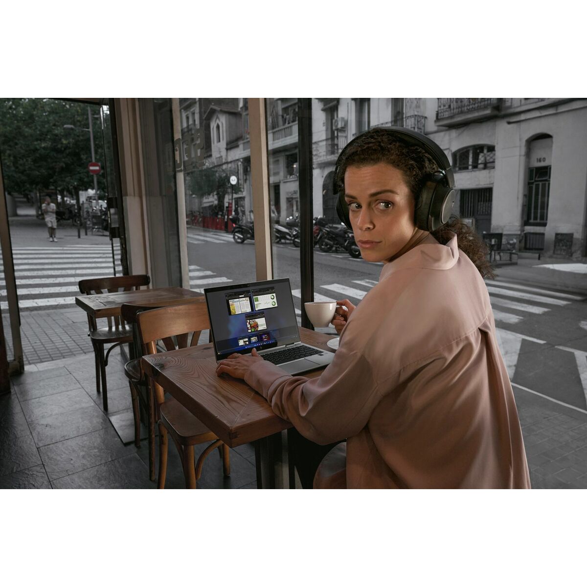 Afbeeldingen van Laptop HP 9G0D2ET 13,3" Intel Core Ultra 5 125U 16 GB RAM 512 GB SSD