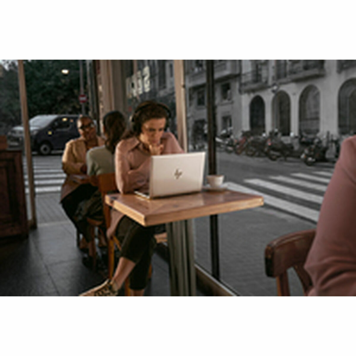 Image de Ordinateur Portable HP AD2Z9ET#ABE 13,3" intel core ultra 7 16 GB RAM 512 GB SSD