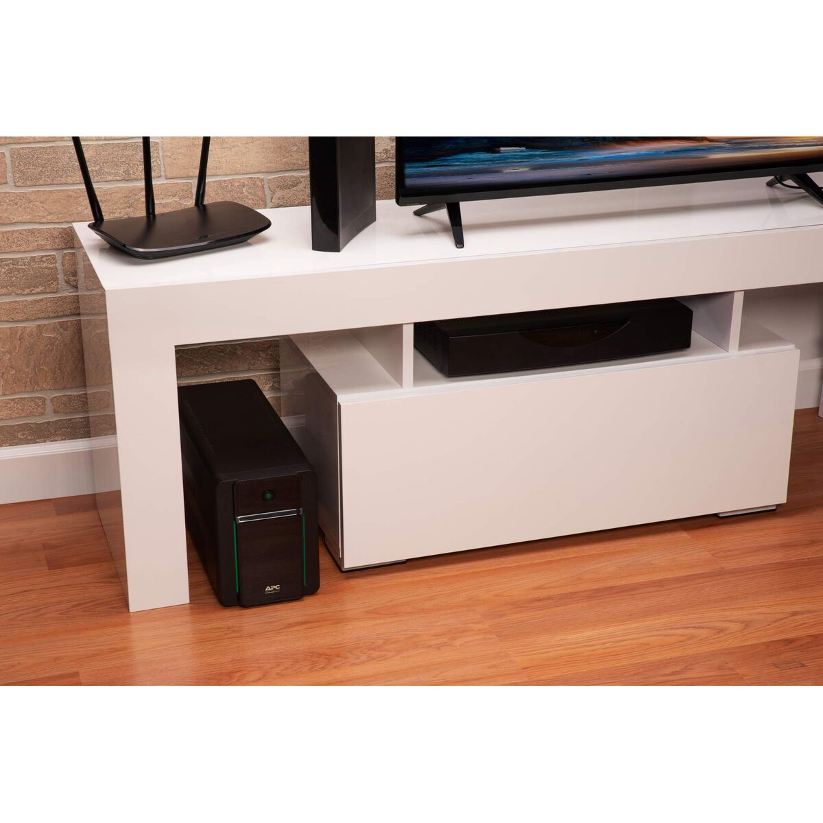 Picture of Uninterruptible Power Supply System Interactive UPS APC BVX1600LI 900 W (Refurbished D)