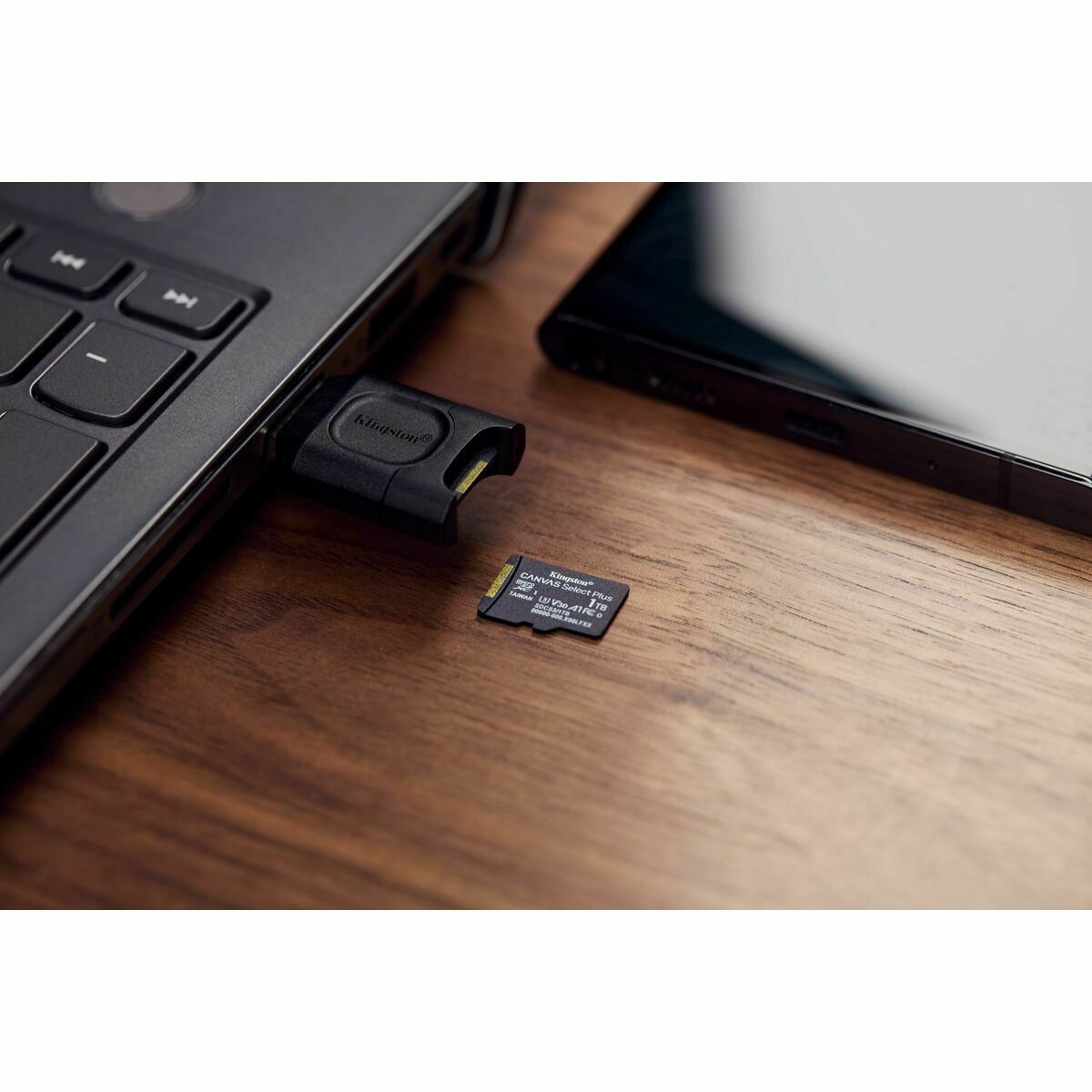 Afbeeldingen van Micro SD Memory Card with Adaptor Kingston SDCS3/64GBSP 64 GB