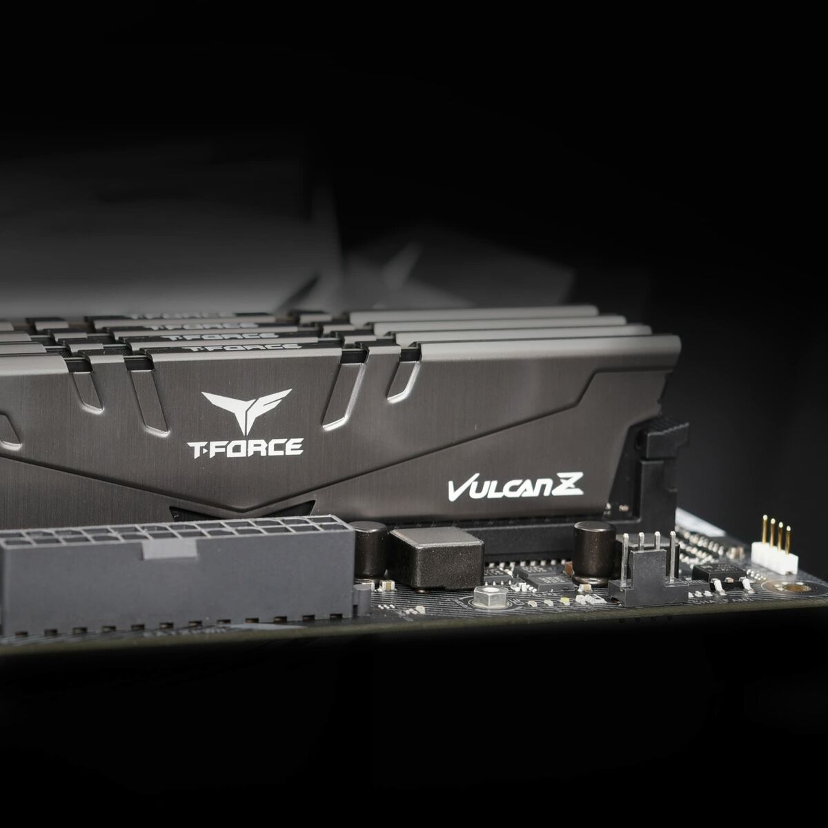 Afbeeldingen van RAM Memory Team Group VULCAN Z