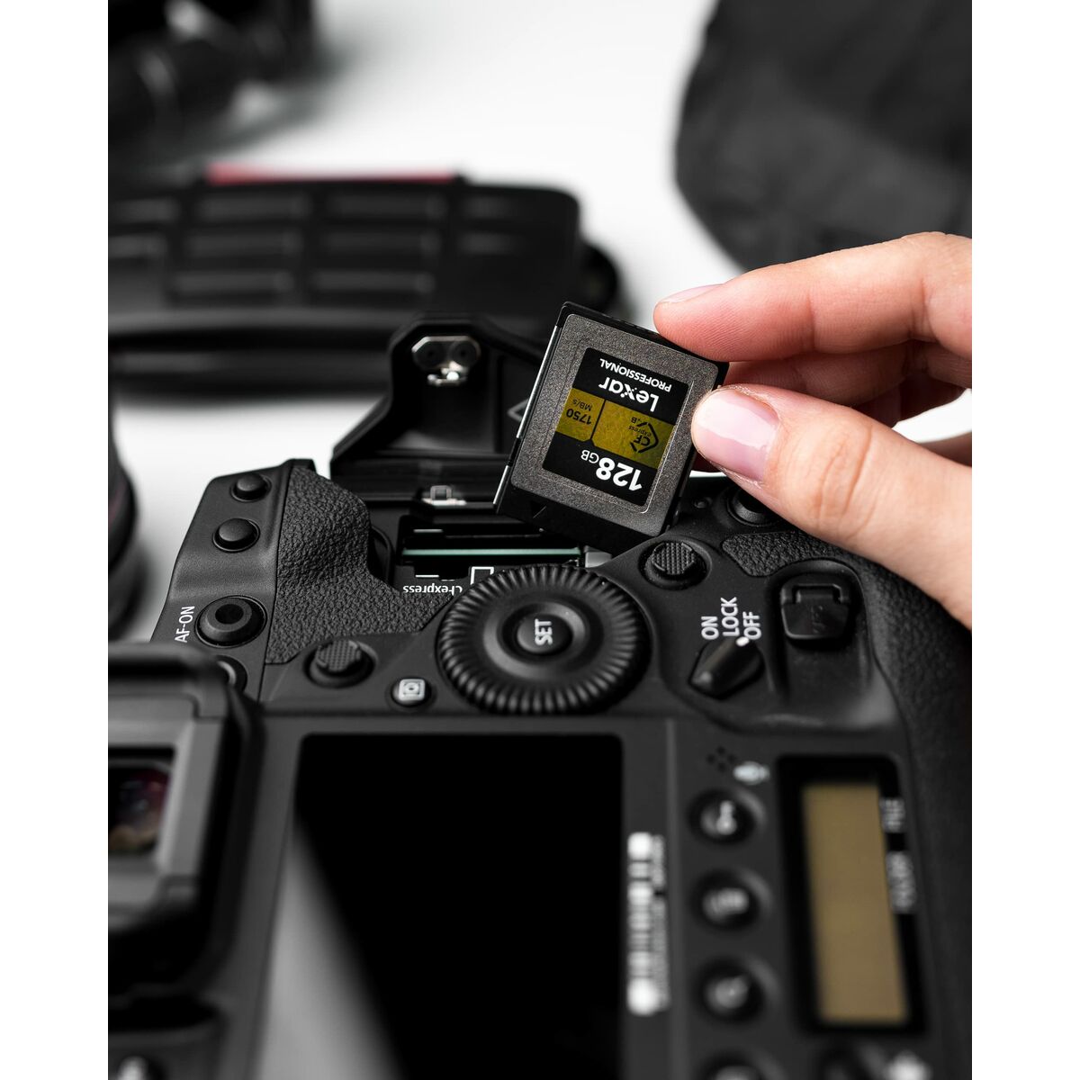 Picture of SD Memory Card Lexar LCXEXPR128G-RNENG 128 GB