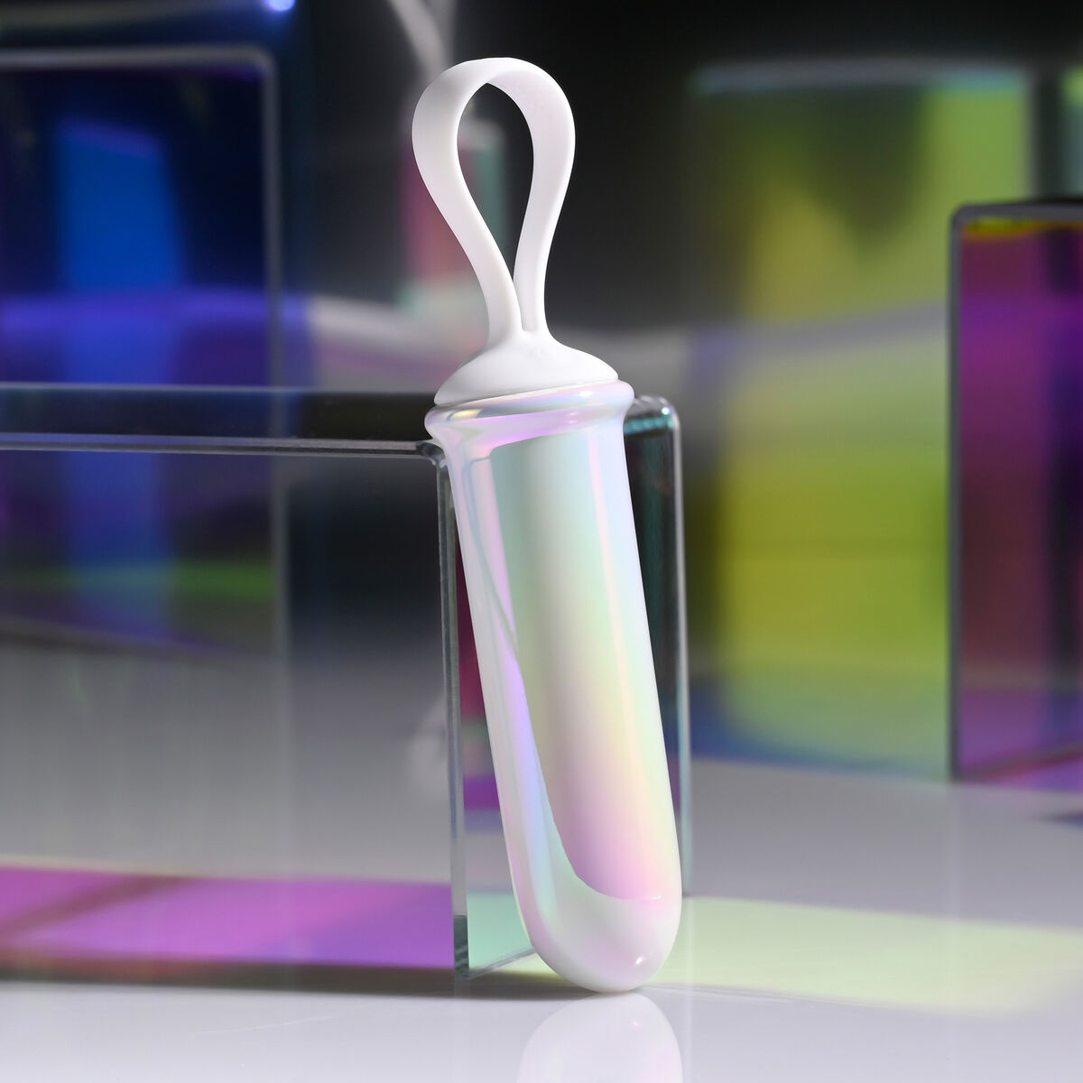 Vibrátor Evolved Playboy Bílý