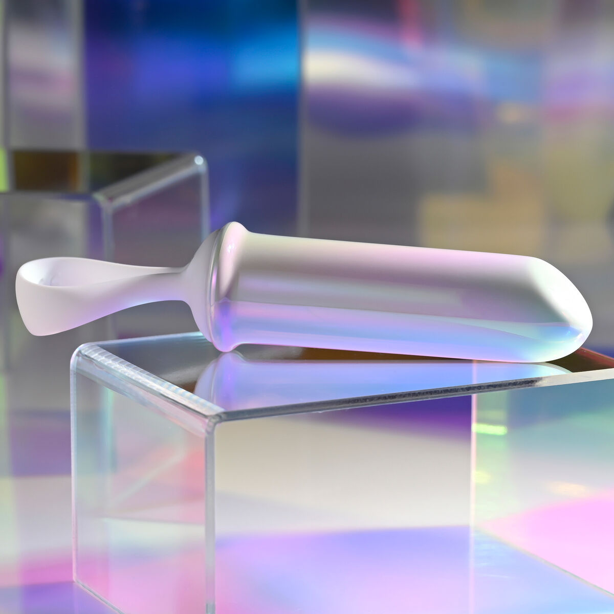 Vibrátor Evolved Playboy Bílý