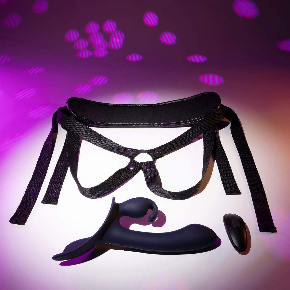 Připínací dildo Evolved