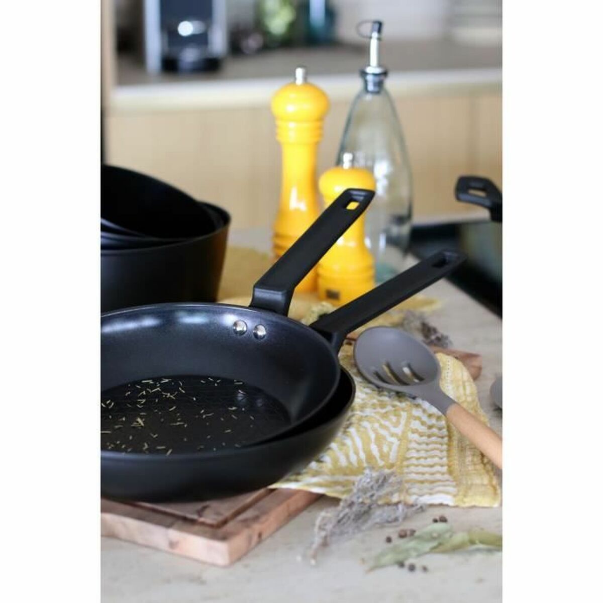 Pan Menastyl Black Toughened aluminium Ø 28 cm, view 4