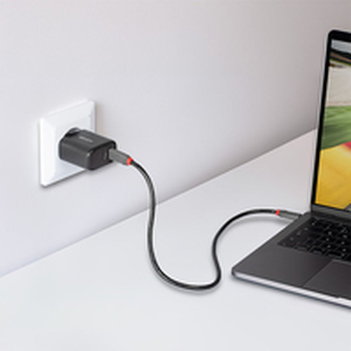Afbeeldingen van Wall Charger LINDY 73438 Black 65 W