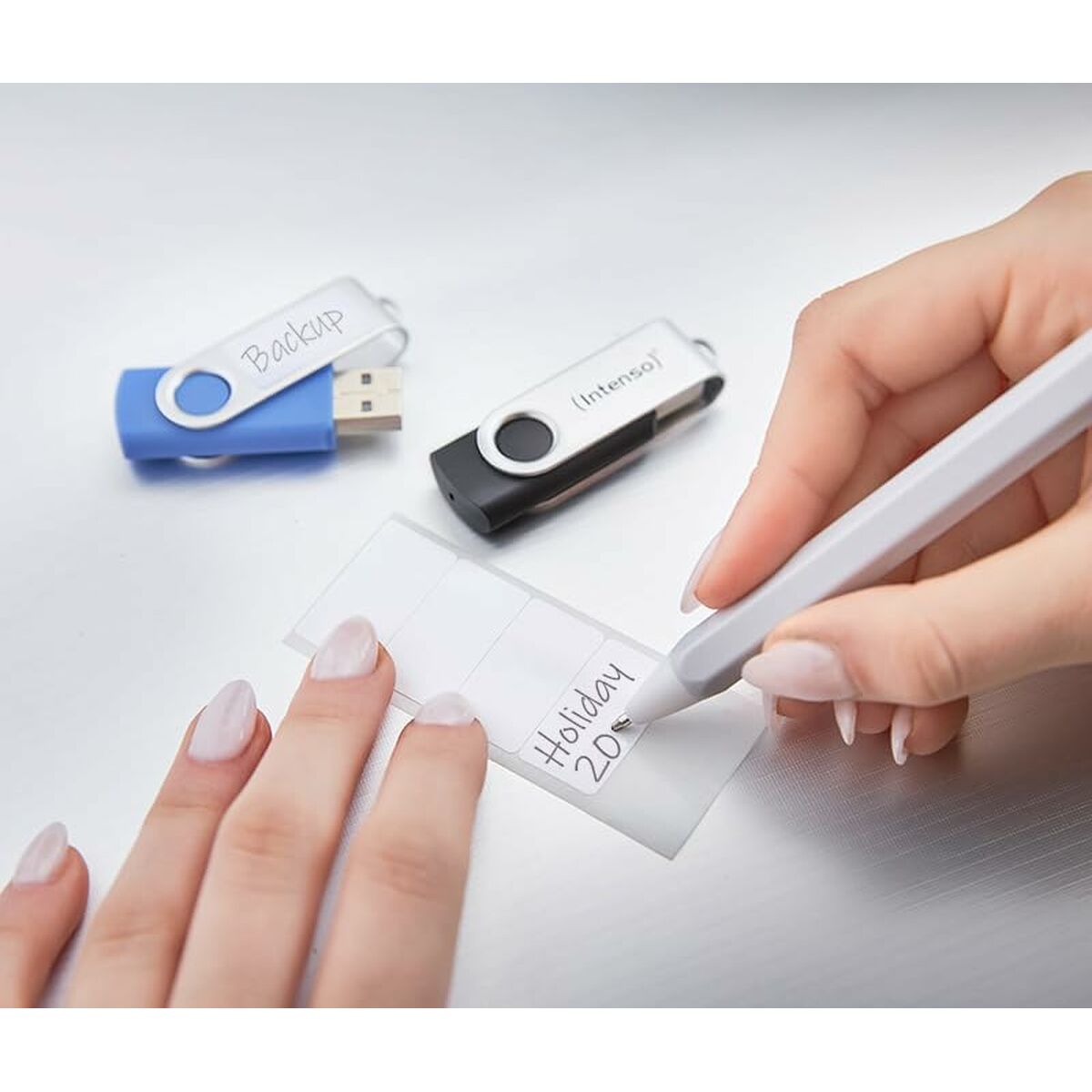 Afbeeldingen van USB stick INTENSO Basic Line 4 GB 10 Units (10 Units)