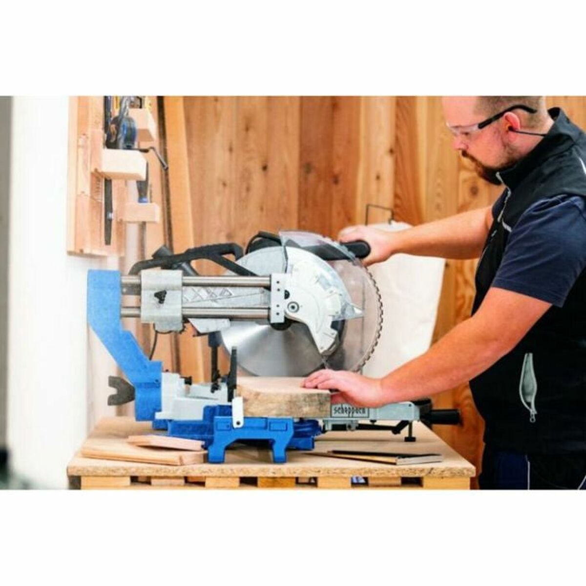 Pilarka do cięcia pod kątem Scheppach HM305SL 2000 W