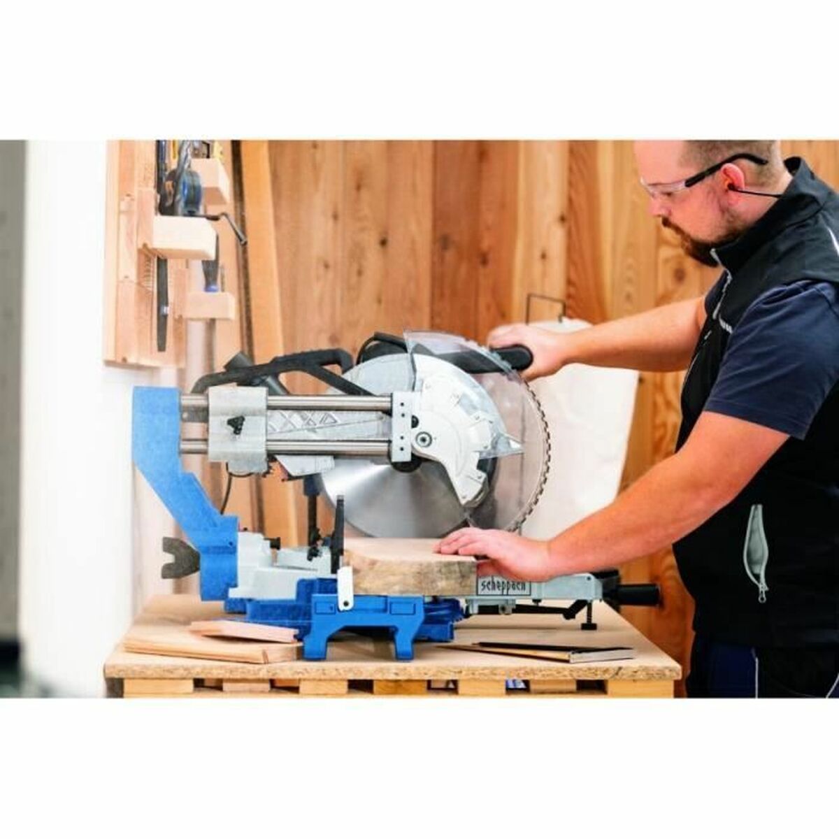 Pilarka do cięcia pod kątem Scheppach HM305SL 2000 W