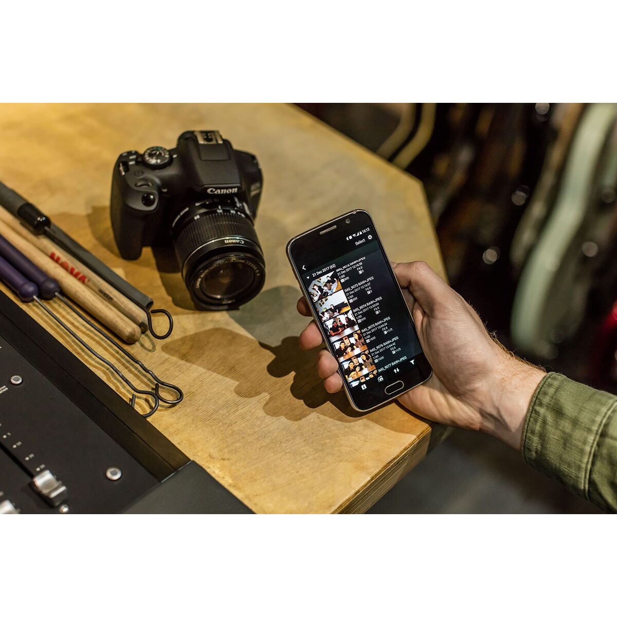 Afbeeldingen van Reflex camera Canon EOS2000 18-55IS