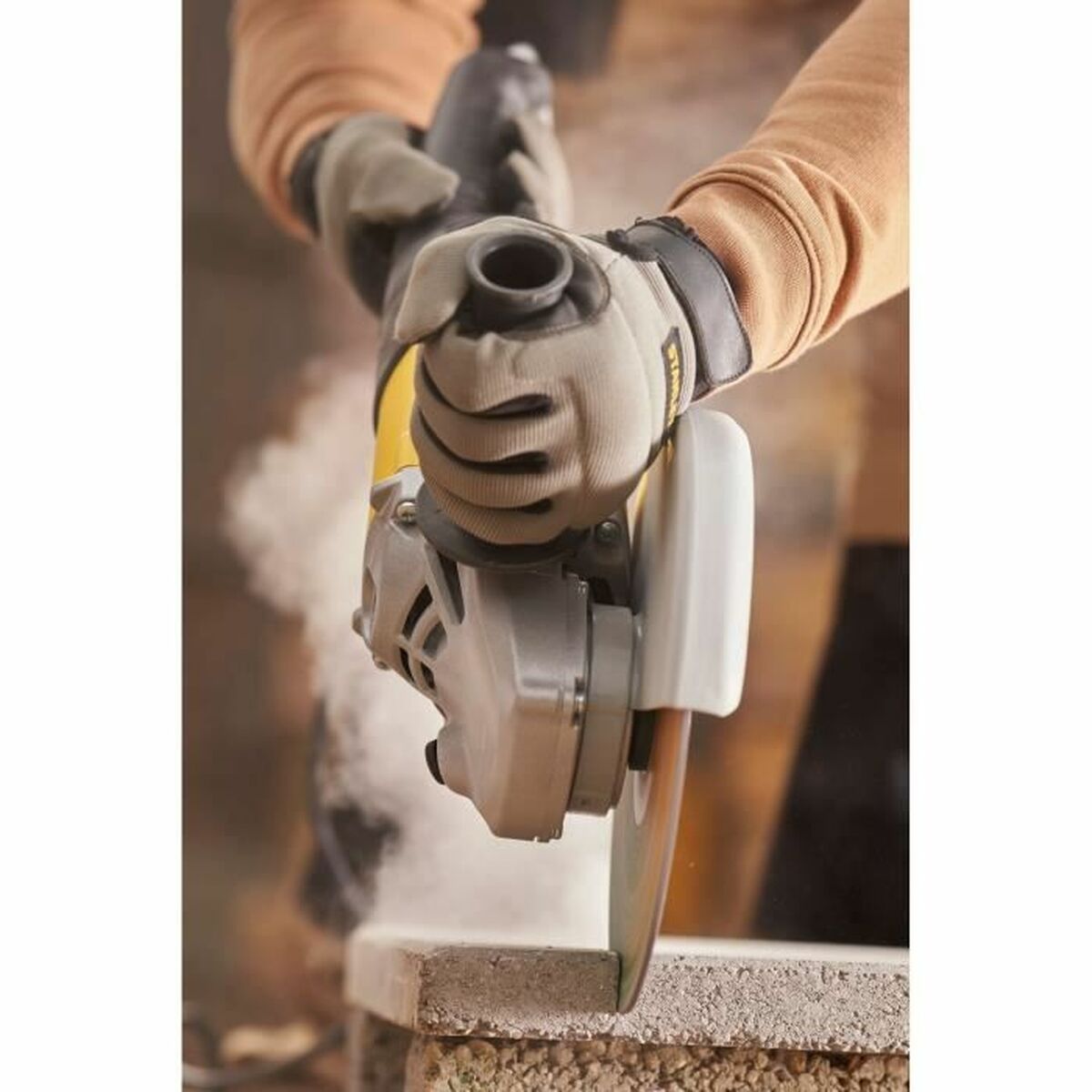 Szlifierka kątowa Stanley FMEG232-QS