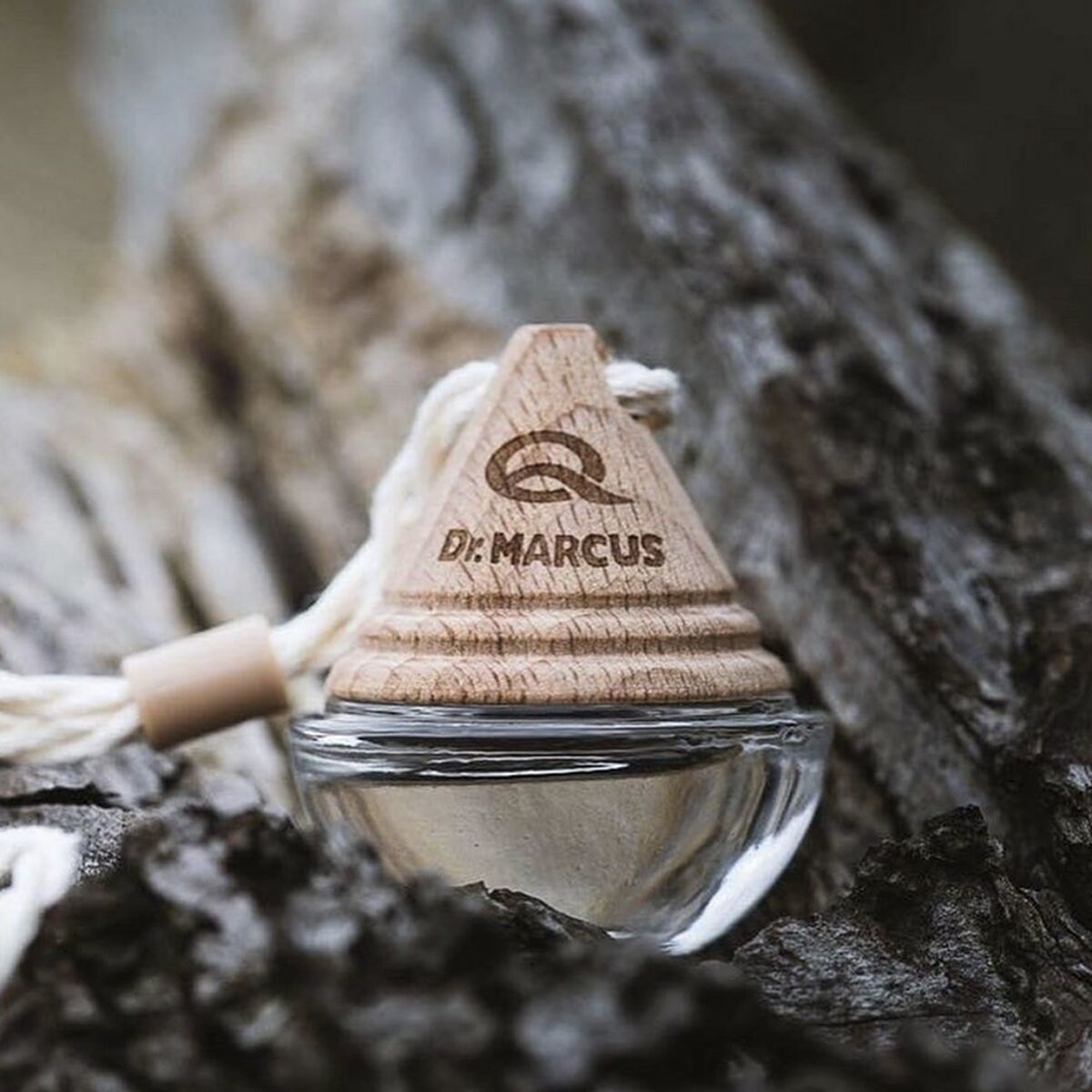 Image secondaire de Désodorisant Pour Voiture Dr Marcus Wood black Pendentif
