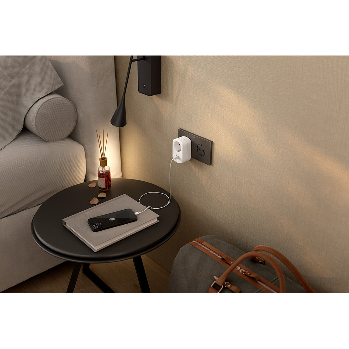 Picture of Wall Charger Simon CL610306 White