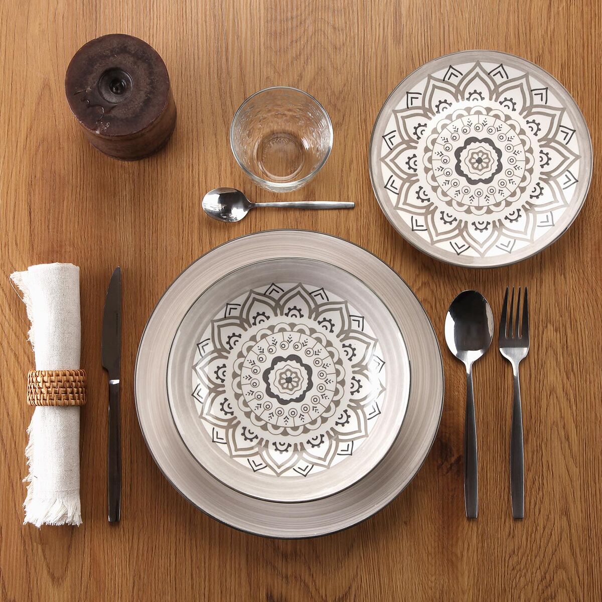 Image secondaire de Assiettes Versa Gris Porcelaine 18 Pièces