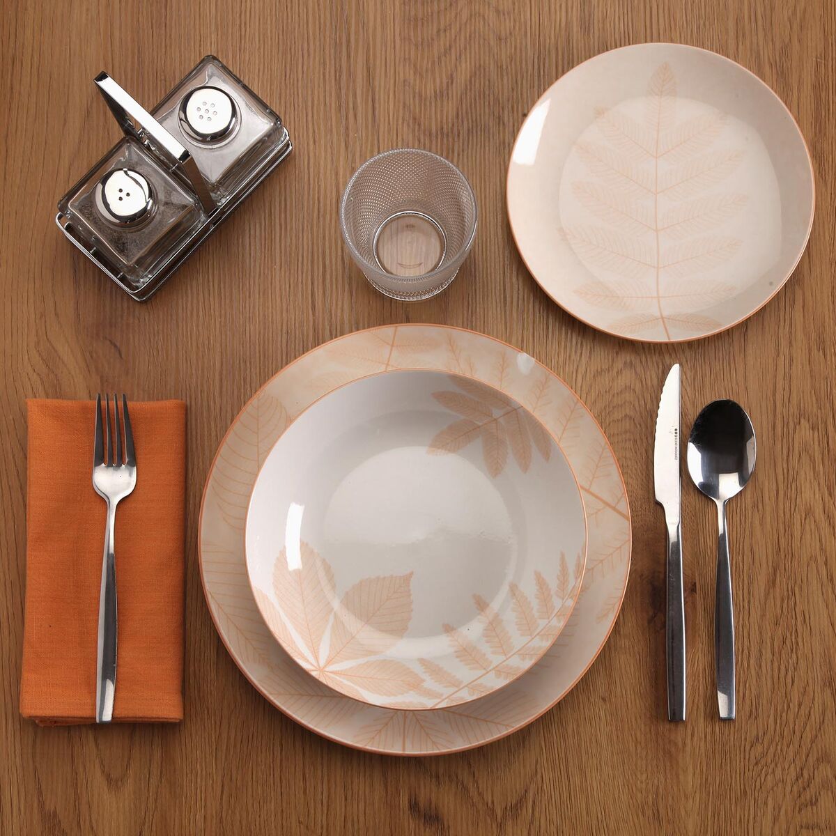Image secondaire de Assiettes Versa Aylen Beige Porcelaine 18 Pièces