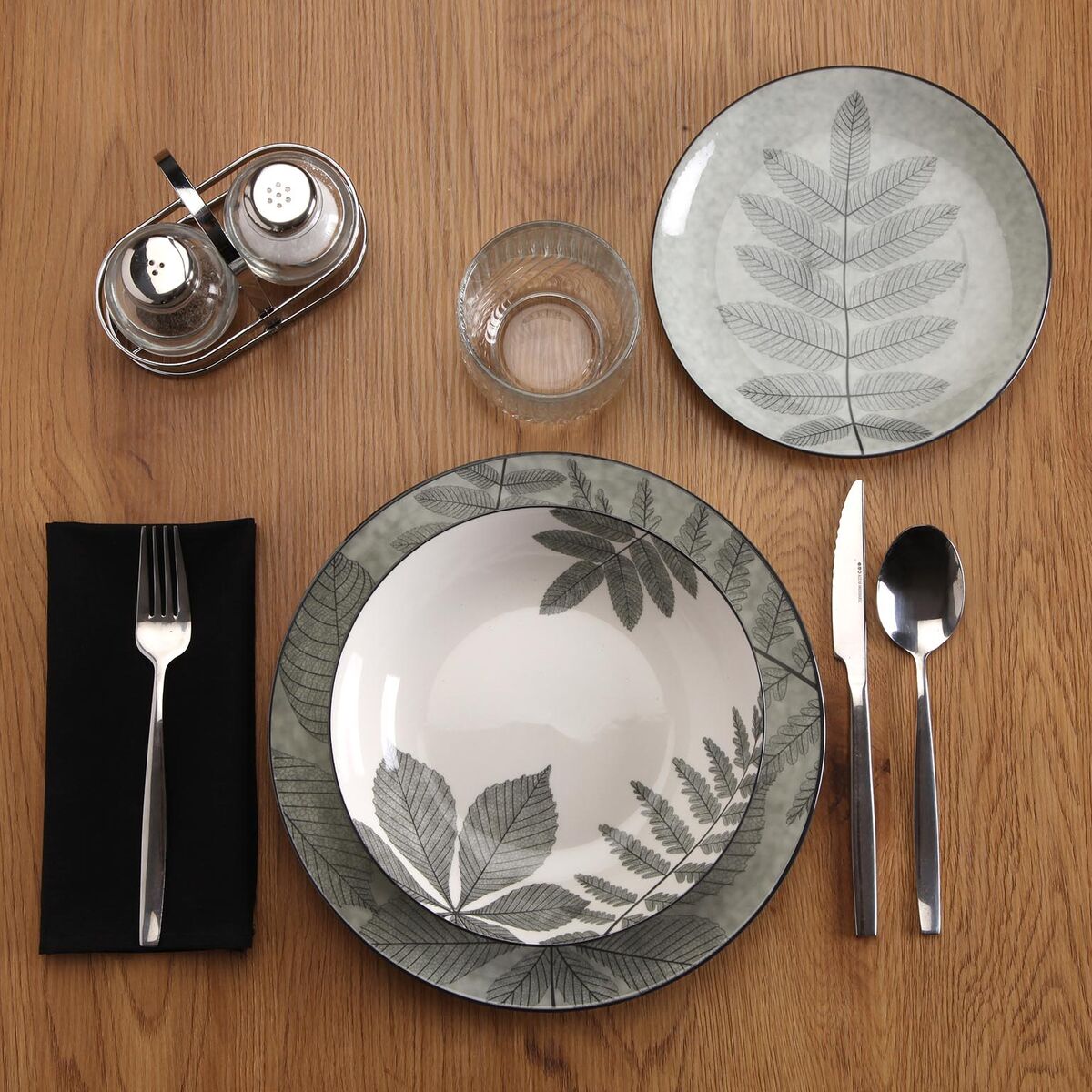 Image secondaire de Assiettes Versa Aylen Gris Porcelaine 18 Pièces