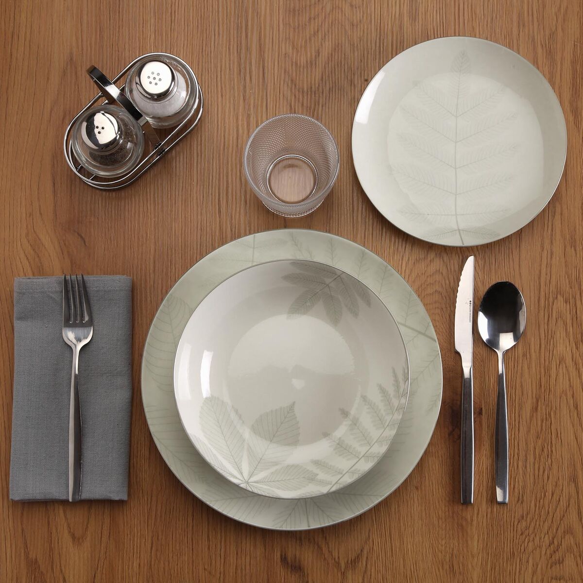 Image secondaire de Assiettes Versa Aylen Gris Porcelaine 18 Pièces