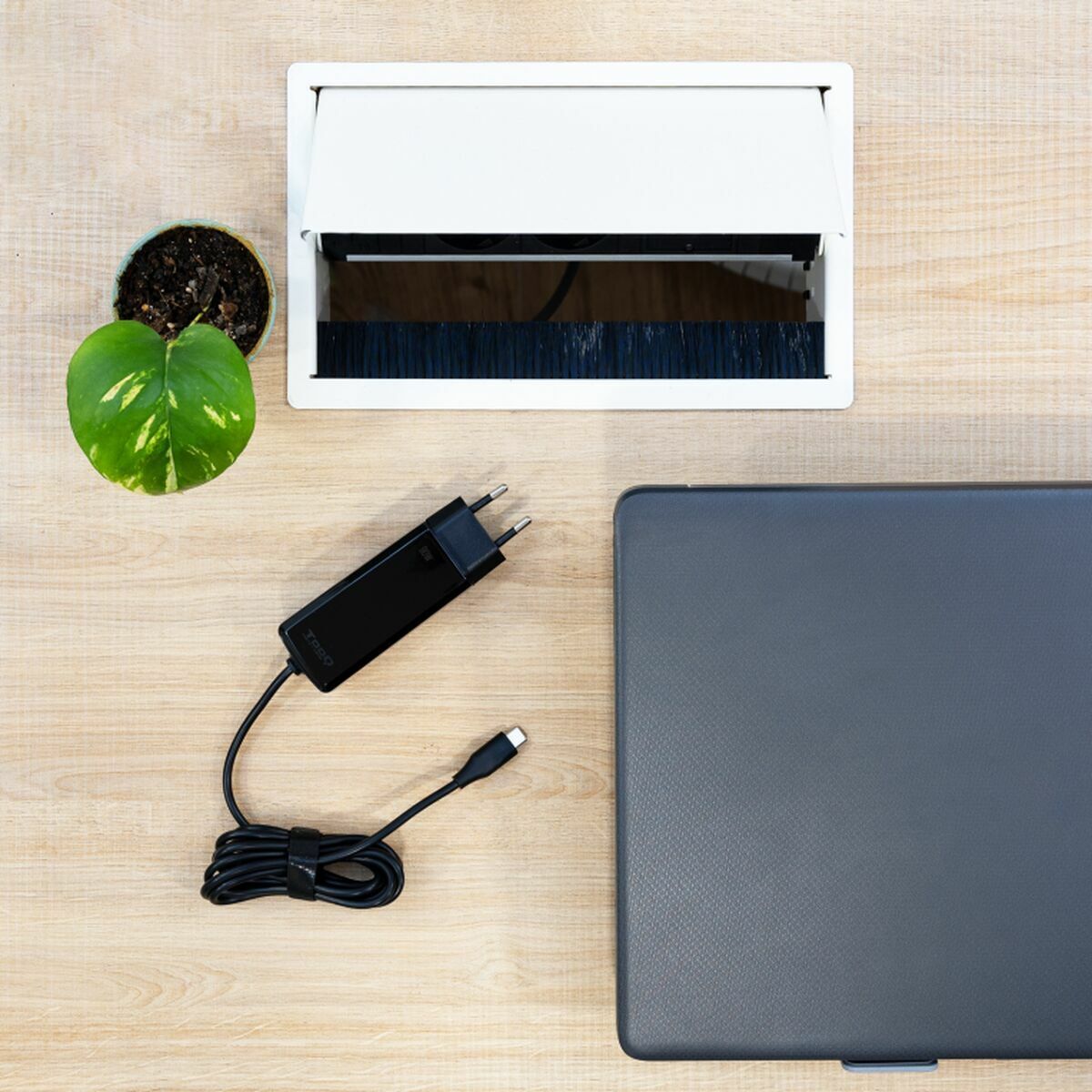 Picture of Laptop Charger TooQ TQLC-USBCGAN90PD-C 90 W