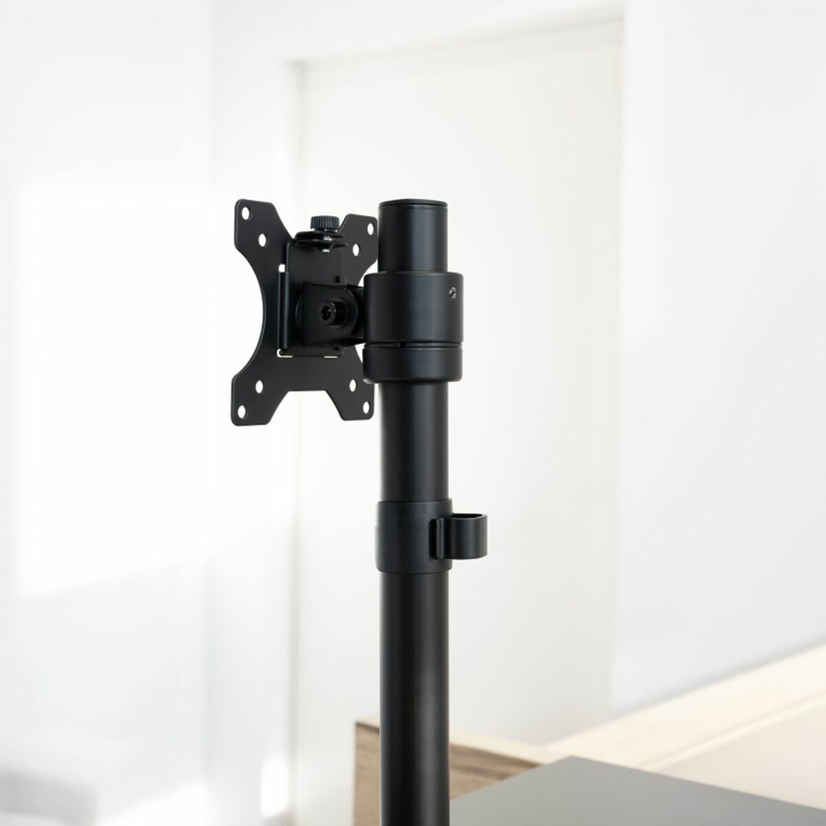 Picture of Screen Table Support TooQ DB1131TN-B 17" 32" 8 kg