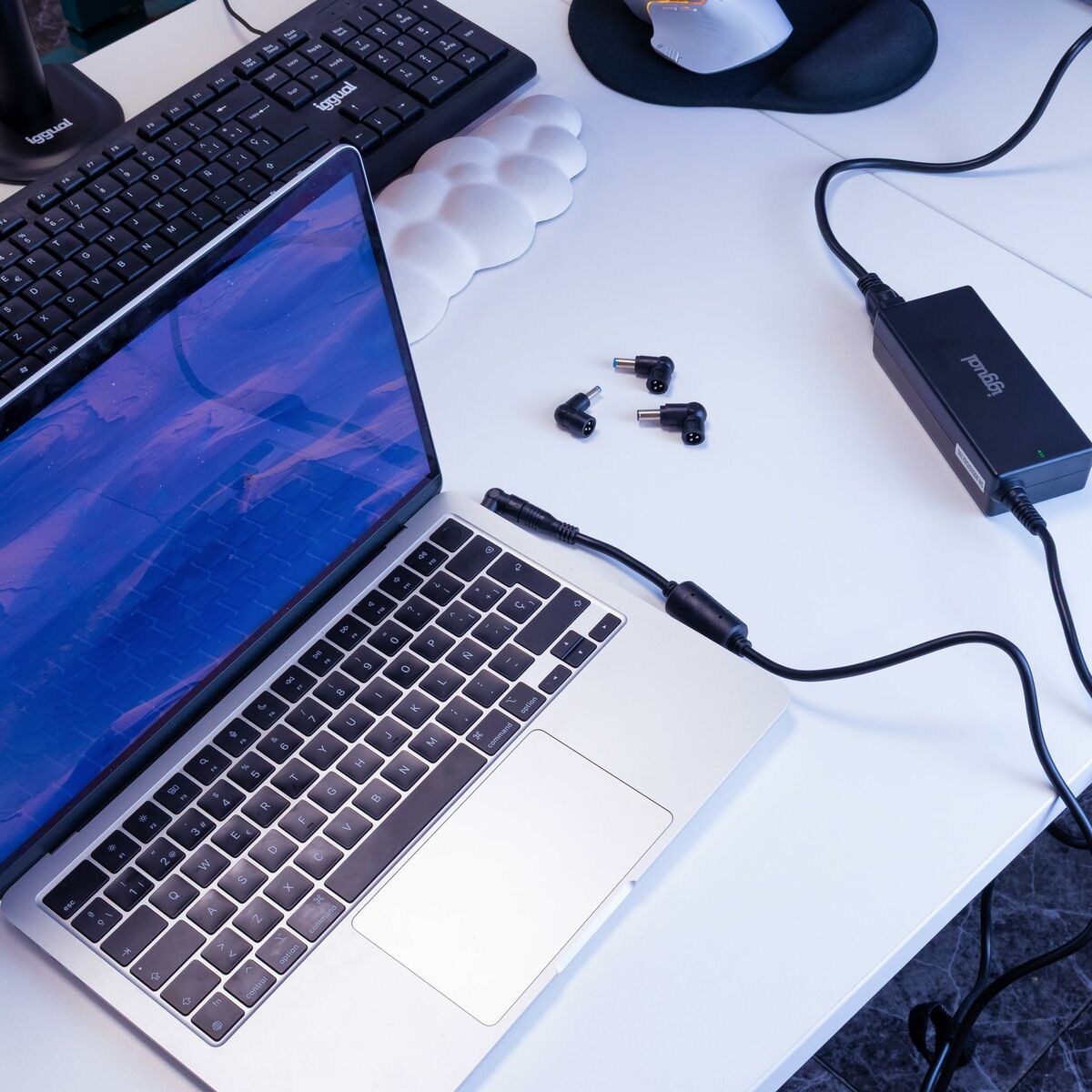 Picture of Laptop Charger iggual IGG319901