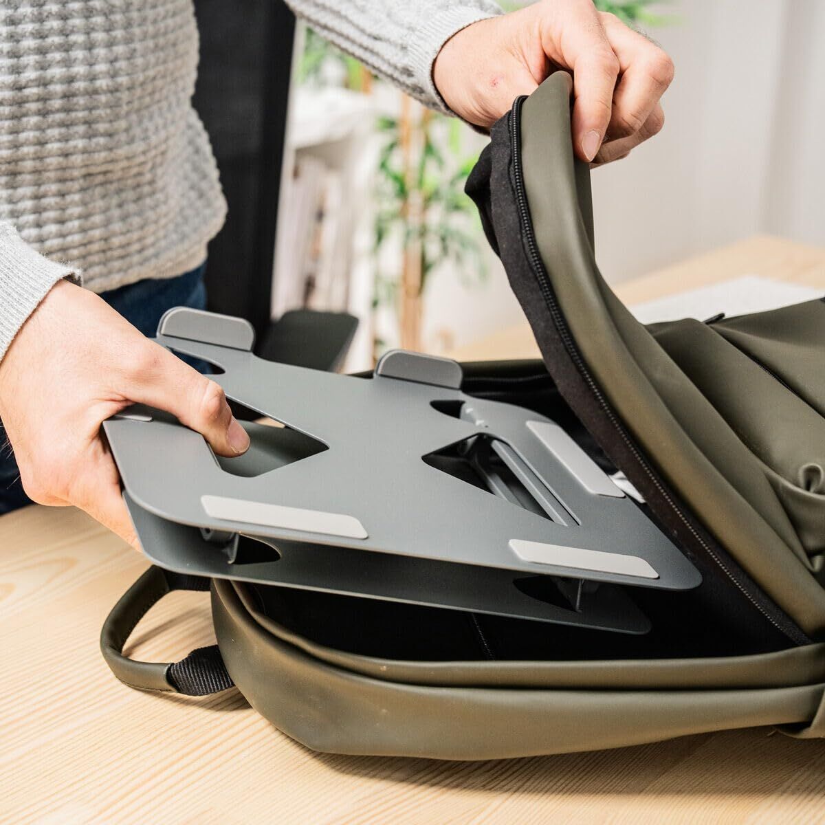 Zusammenklappbarer und verstellbarer Laptop-Ständer InnovaGoods (Restauriert B) - Thumbnail 3