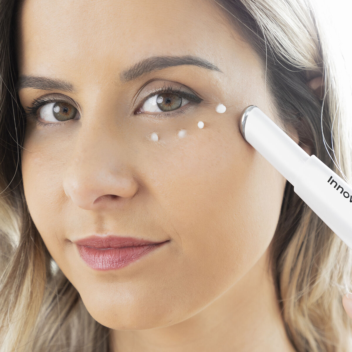 Pack Augenmassagegerät Anti-Aging mit Phototherapie und Thermotherapie und Augenpflege CBD Zenglow 15 ml InnovaGoods - Thumbnail 8