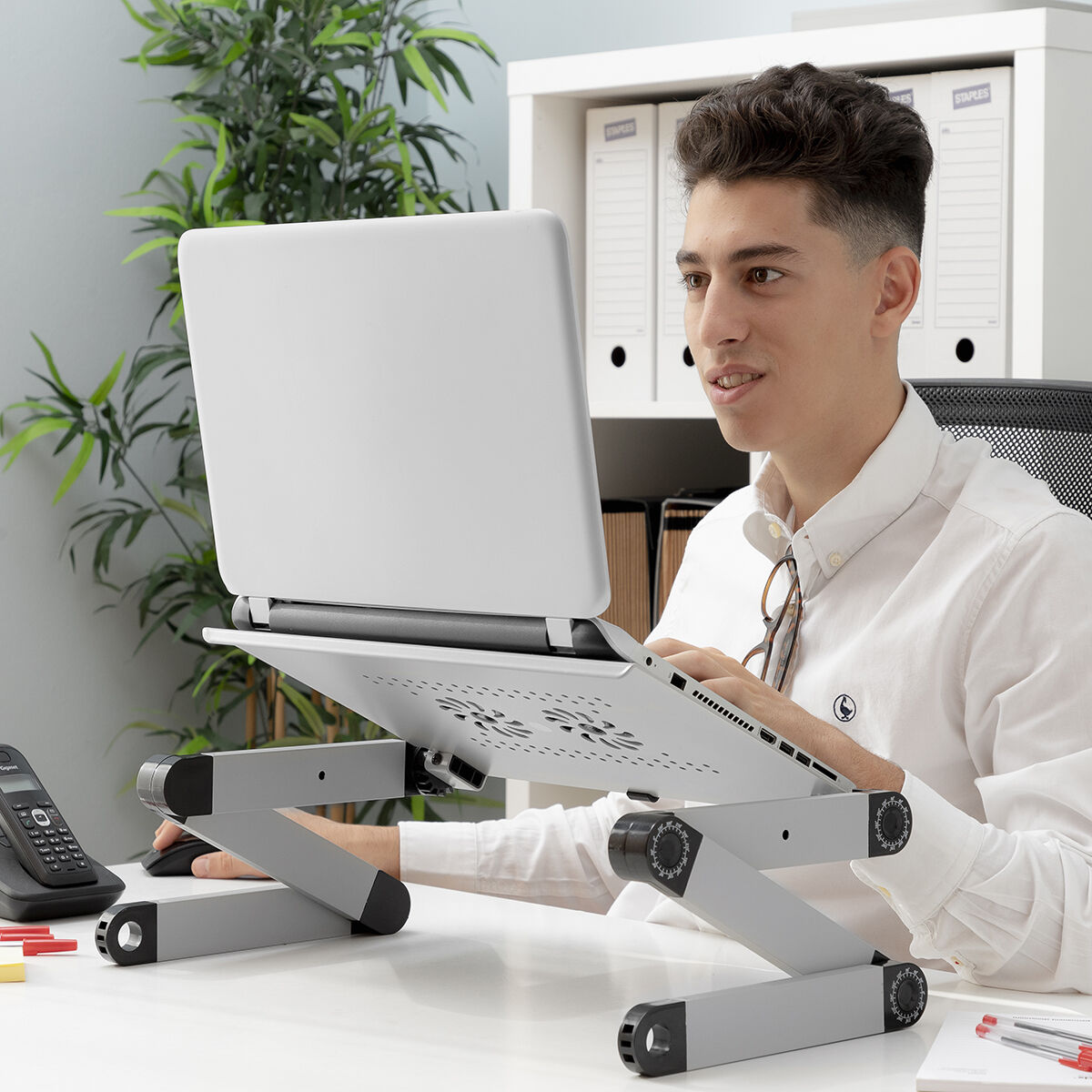 Afbeeldingen van Adjustable Multi-position Laptop Table Omnible InnovaGoods