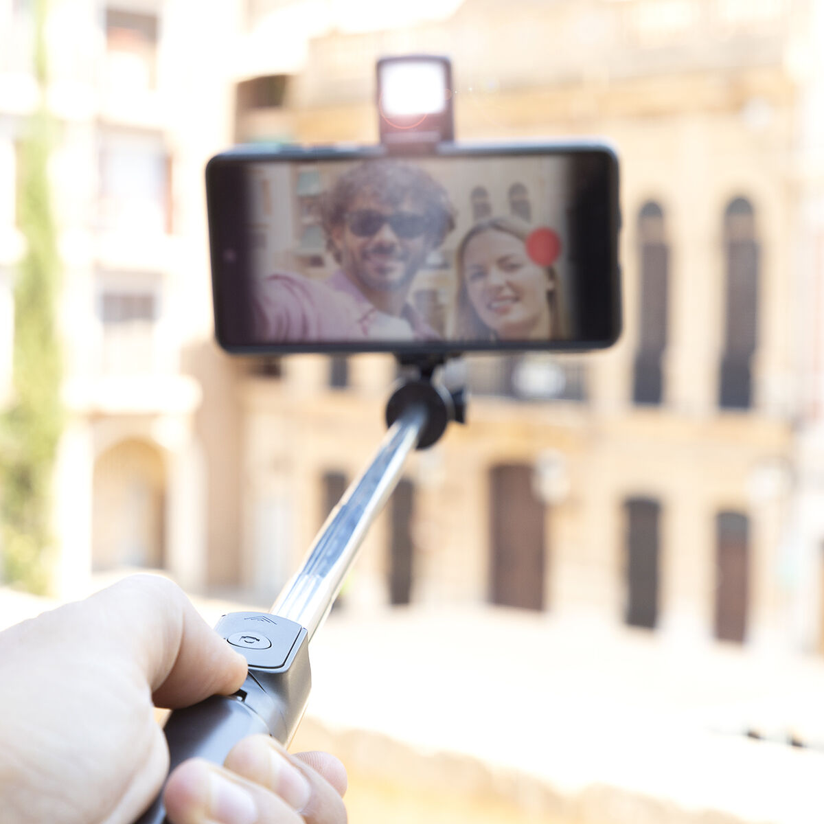 Afbeeldingen van Extendable Tripod for Mobile Phone with LED and Remote Tridiex InnovaGoods